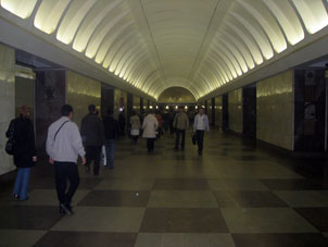 Estación Krestiánskaya zastava de la línea Lyúblinsko-Dmítrovskaya del Metro de Moscú.