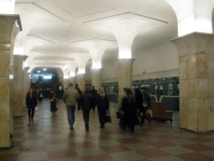 Estación Kropótkinskaya de la línea Sokólnicheskaya del Metro de Moscú.