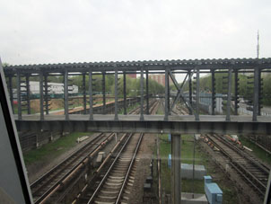 Vista del puente de transbordo de la estación Kúntsevskaya entre las líneas Filióvskaya, Arbatsko-Pokróvskaya y   Gran Línea Circular (Tercer Anillo de Transbordo).