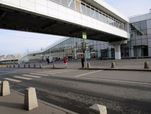 Galería de paso desde la estación del metro "Cherkízovskaya" a la plataforma "Lokomotiv".