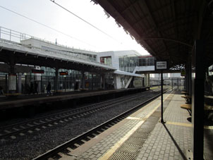 Estación (plataforma) Lokomotiv (Локомотив) del Anillo Central de Moscú (МЦК, ferrocarril urbano) del sistema de transporte urbano de Moscú