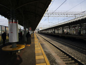 Estación (plataforma) Lokomotiv (Локомотив) del Anillo Central de Moscú (МЦК, ferrocarril urbano) del sistema de transporte urbano de Moscú