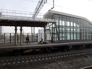 Estación (plataforma) Izmáylovo (Измайлово) del Anillo Central de Moscú (МЦК, ferrocarril urbano) del sistema de transporte urbano de Moscú