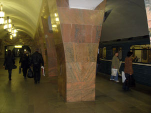 Estación Marxístskaya de la línea Kalíninsko-Sólntsevskaya del Metro de Moscú.