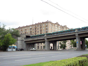 Puente del metro entre estación Kíevskaya y Smolénskaya.