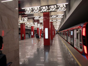 Estación Michúrinski prospekt (Мичуринский проспект) de la Gran Línea Circular (Tercer Circuito de Transbordo) del Metro de Moscú.