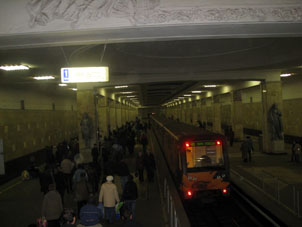 Estación Partizánskaya de la línea Arbatsko-Pokróvskaya del Metro de Moscú