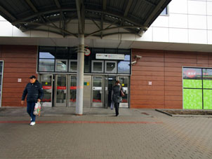 Entrada en la estación del metro "Partizánskaya (Партизанская)".