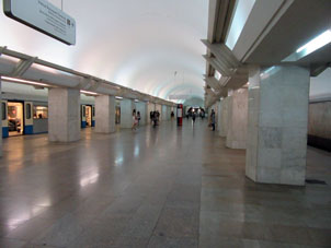 Estación Polianka de la línea Serpukhóvsko-Timiryázevskaya del Metro de Moscú.
