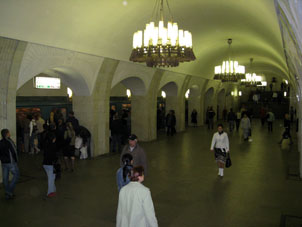 Estación Púshkinskaya de la línea Tagánsko-Krasnoprésnenskaya del Metro de Moscú.