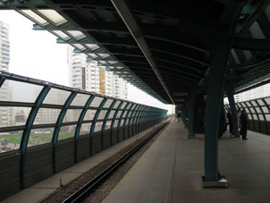 Estación Úlitsa Skóbelevskaya de la línea Bútovskaya (Metro Ligero de Moscú).