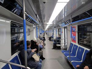 Dentro del tren de la línea Nekrásovskaya.