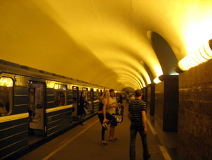 Estación del metro Ploschad' Lénina (Plaza Lenin).