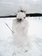 Cuando la temperatura del aire aproxima al cero, se puede formar esculturas y algo más de nieve.