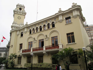 Здание муниципалитета округа Мирафлорес.