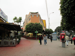 Улица Диагональ в Лиме.