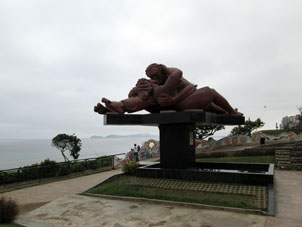 Скульптура в Парке Любви.