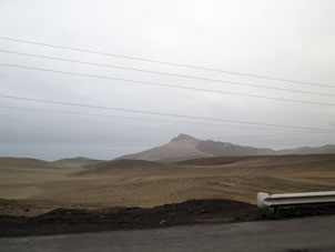 Дюны пустыни к югу от Лимы.