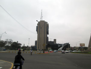 Главный Штаб ВВС Перу на площади Хорхе Чавеса.