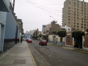 Улочка в центре Лимы.