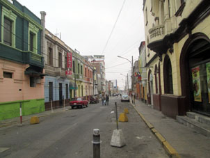 Улочка в центре Лимы.
