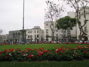 Площадь Хосе де Сан Мартина в центре Лимы.