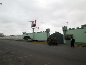 Ворота базы Армейской Авиации в Лиме.