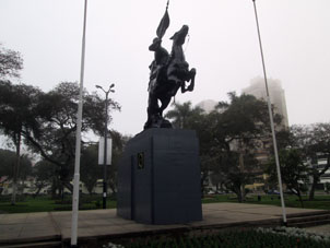 Памятник Альфредо Угарте в Сан-Исидро в Лиме.
