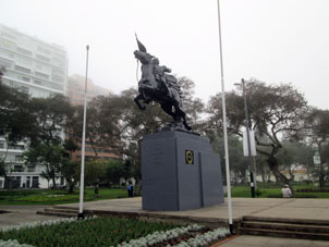 Памятник Альфредо Угарте в Сан-Исидро в Лиме.