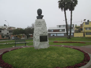 Памятник Гомеру в честь дружбы греческого и перуанского народов.