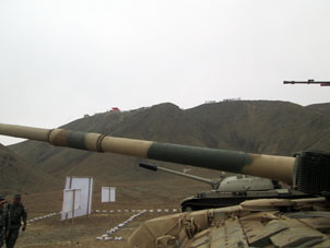 Два танка - два брата производства "Уралвагонзавод": Т-55 и Т-90С.