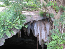 Карстовая пещера в районе Кусамы