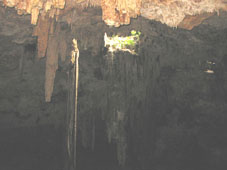 Карстовая пещера в районе Кусамы