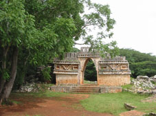 Ворота в древнем майябском городе Лабна, первом в маршруте Пуук.
